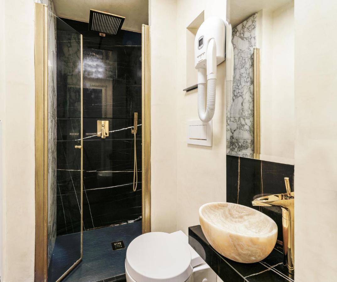 Riviere Private Rooms Alla Scala Mailand Exterior foto